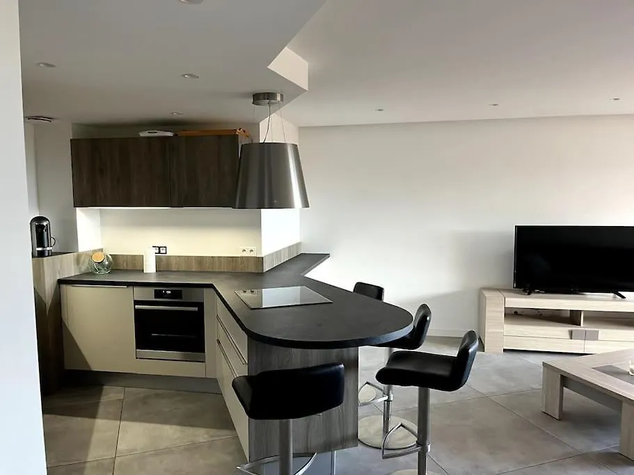 Διαμέρισμα Appartement 2 Pieces Vue Mer, A Proximite De Tout Mandelieu